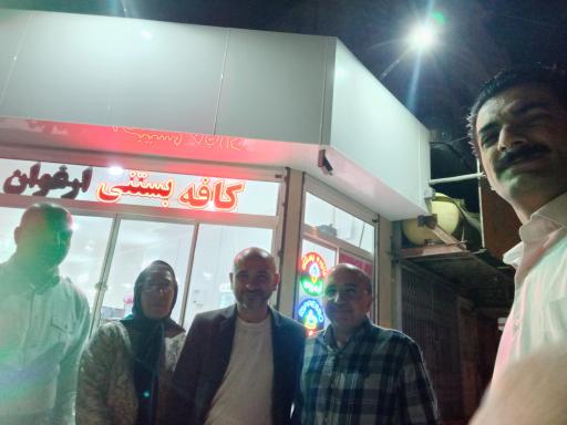 عکس کافه بستنی ارغوان