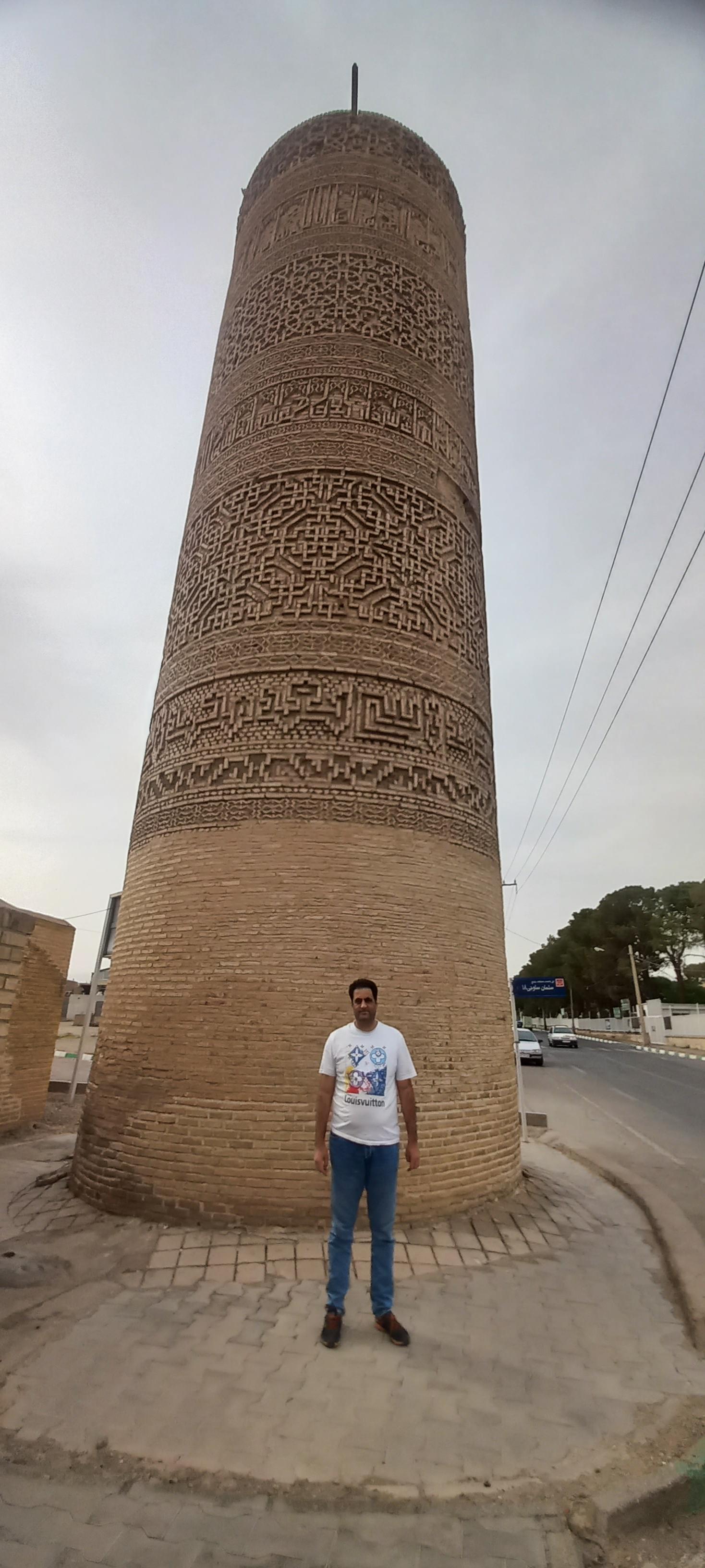 عکس مناره مسجد جامع تاریخی ساوه