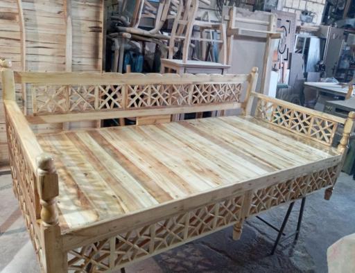 عکس صنایع چوبی و رنگ کاری تخت سنتی طاها جوادی