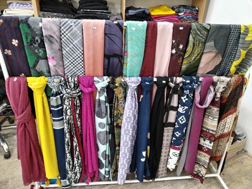 عکس فروشگاه شال و روسری و لباس زیر بهپوش