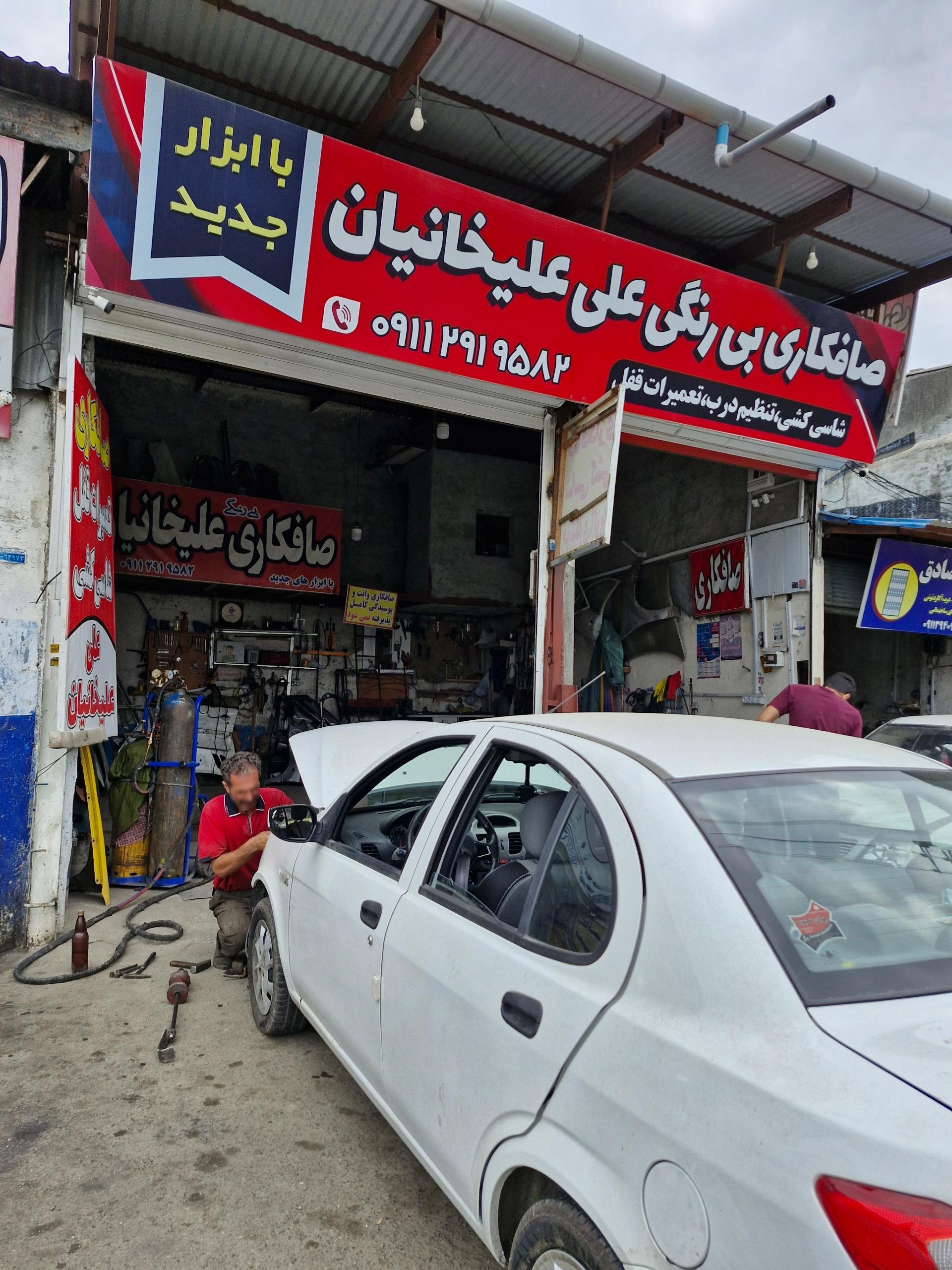 عکس صافکاری بی‌رنگ علی علیخانیان