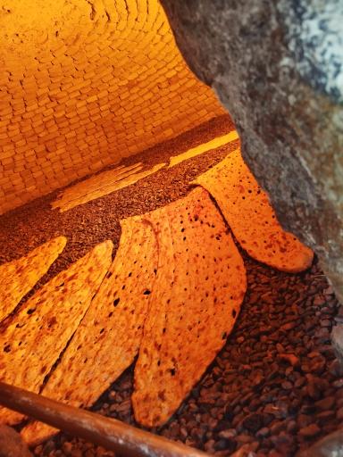 عکس نانوایی سنگک