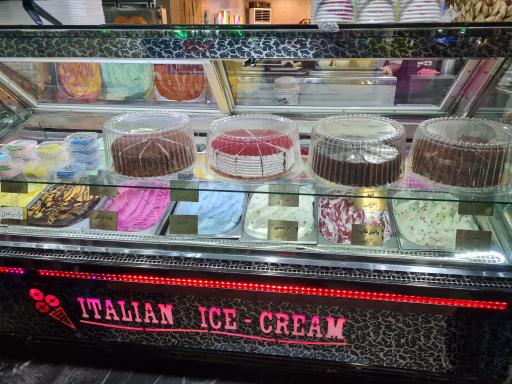 عکس کافه بستنی محبت