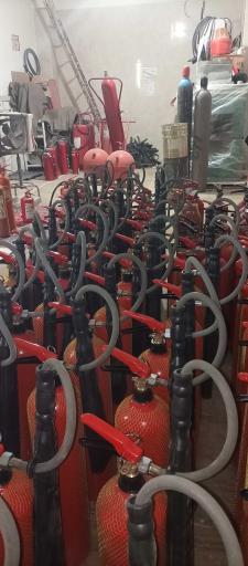 عکس کارگاه شارژ کپسول آتش نشانی ایمن آسیا