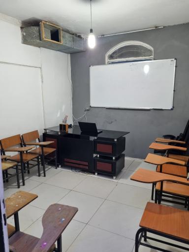 عکس آموزشگاه زبان های خارجه همتی 