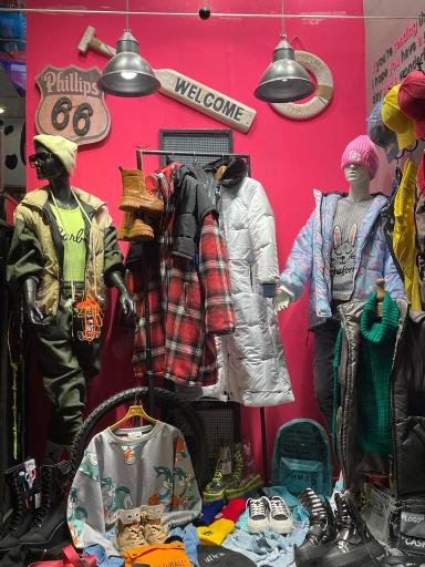 عکس فروشگاه پوشاک لوسیفر