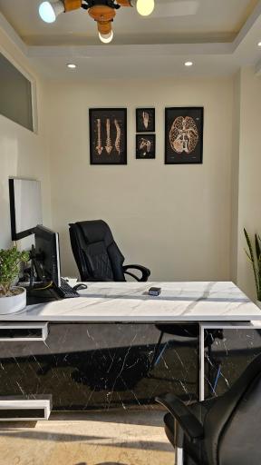 عکس دکتر امیر برزنونی