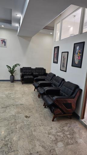 عکس دکتر امیر برزنونی