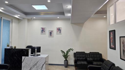 عکس دکتر امیر برزنونی