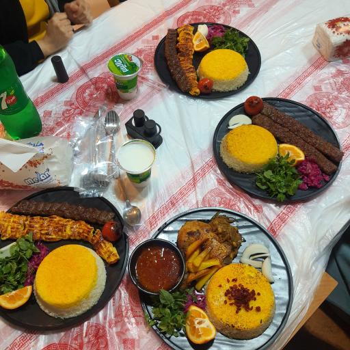 رستوران و بیرون بر گلستان ۳