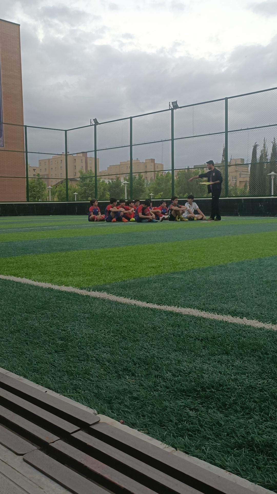 عکس آموزش فوتبال بهمن 