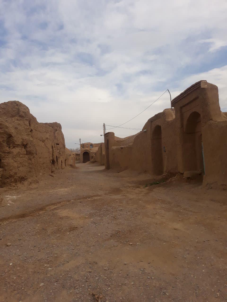 عکس قلعه قدیمی روستا