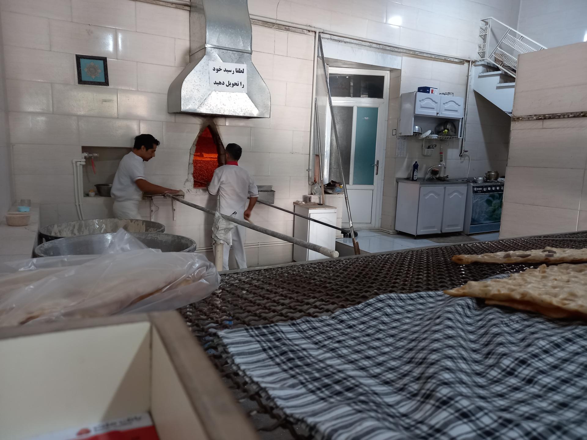 عکس نانوایی سنگک برکت 