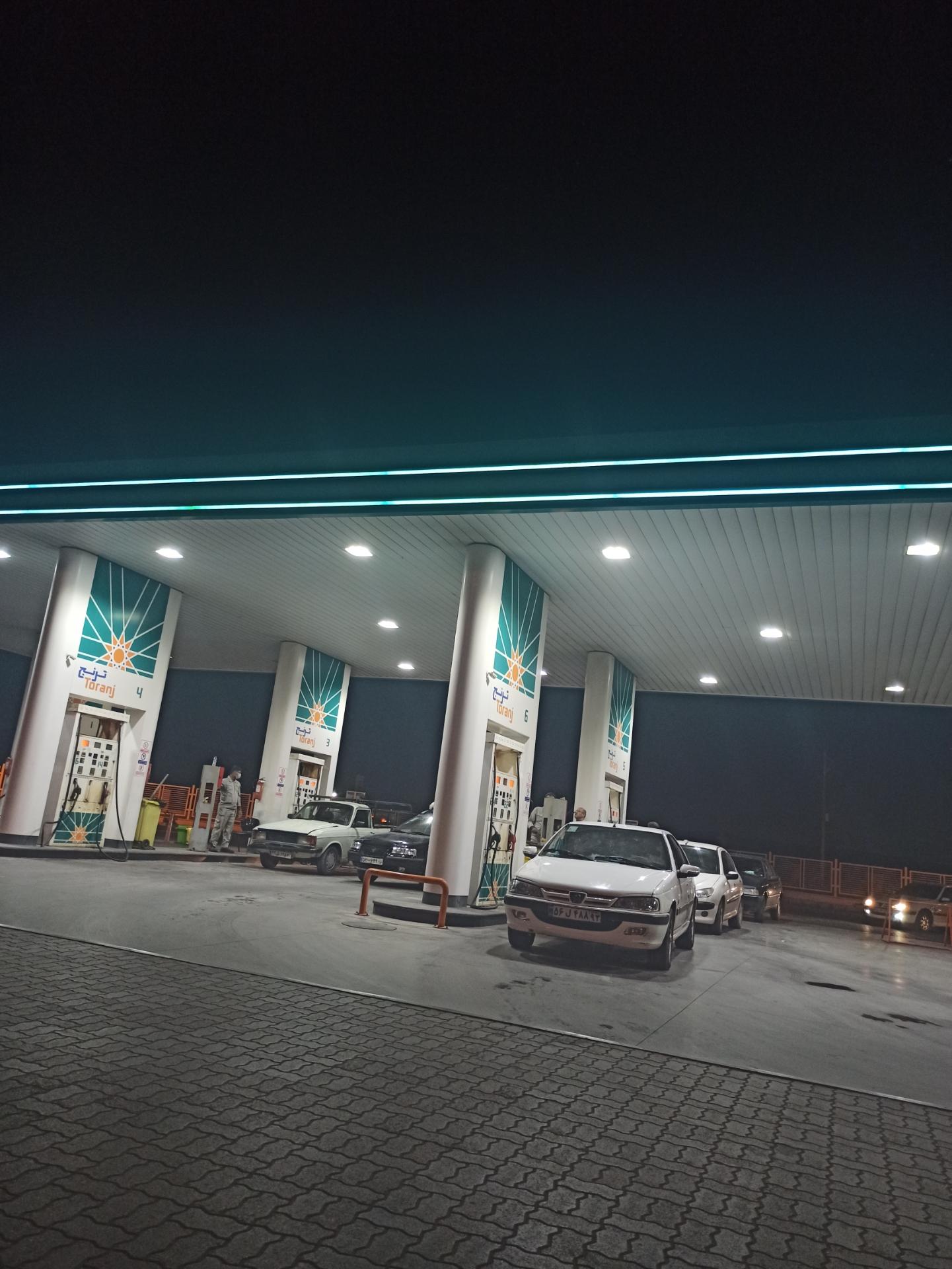 عکس جایگاه سوخت بنزین ترنج