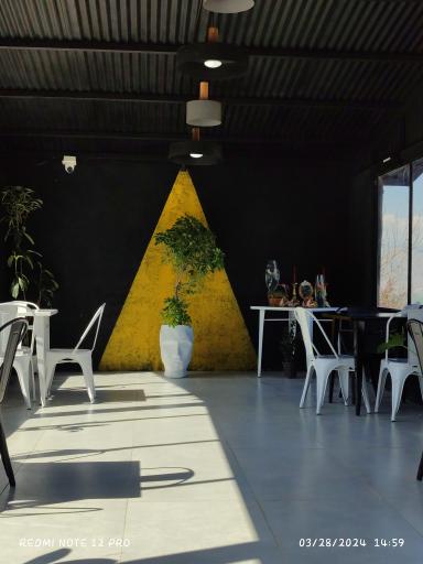 عکس کافه رستوران بام‌ لند