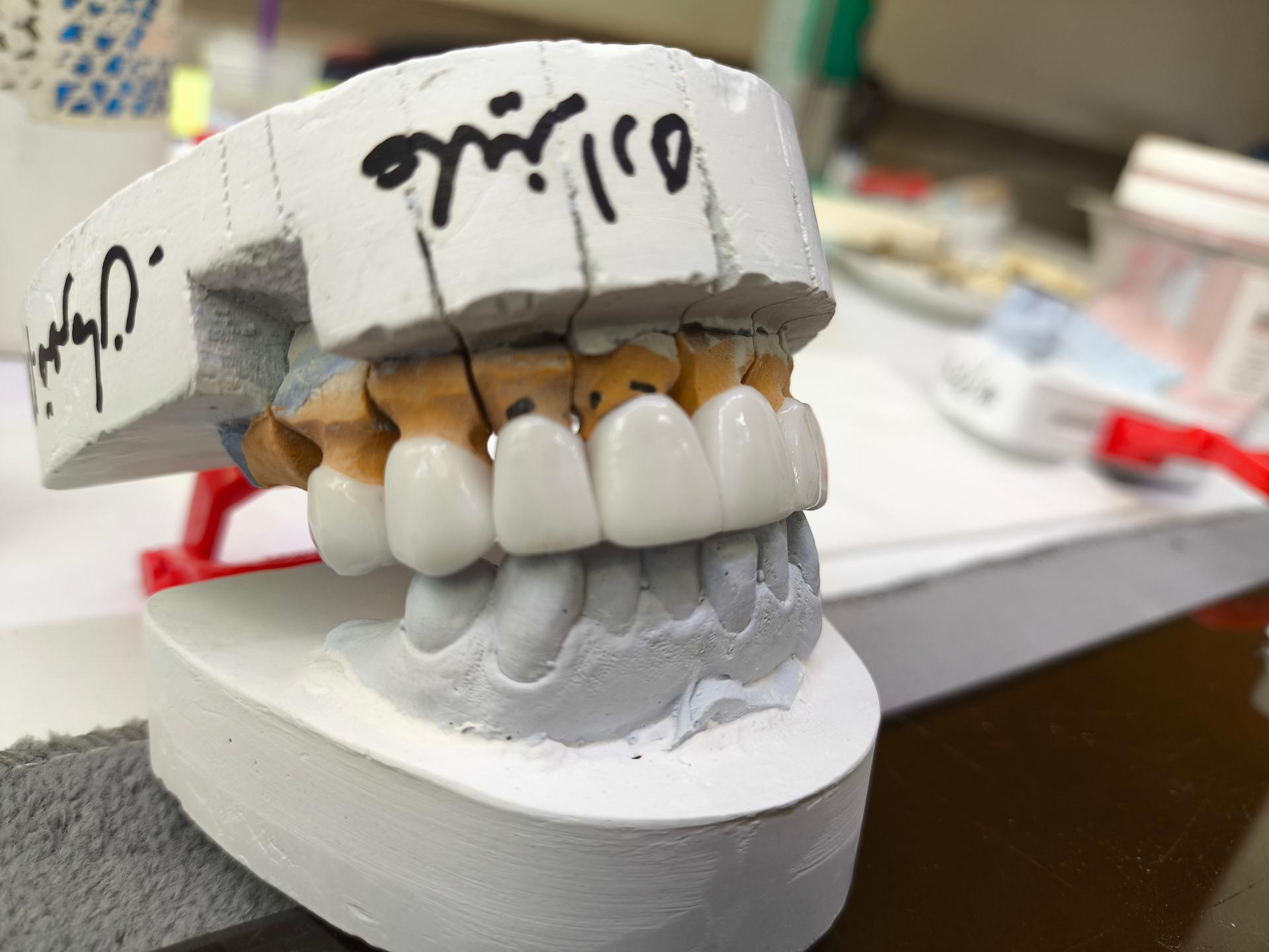 عکس لابراتوار دندانسازی 