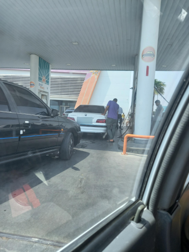 عکس جایگاه سوخت بنزین ترنج