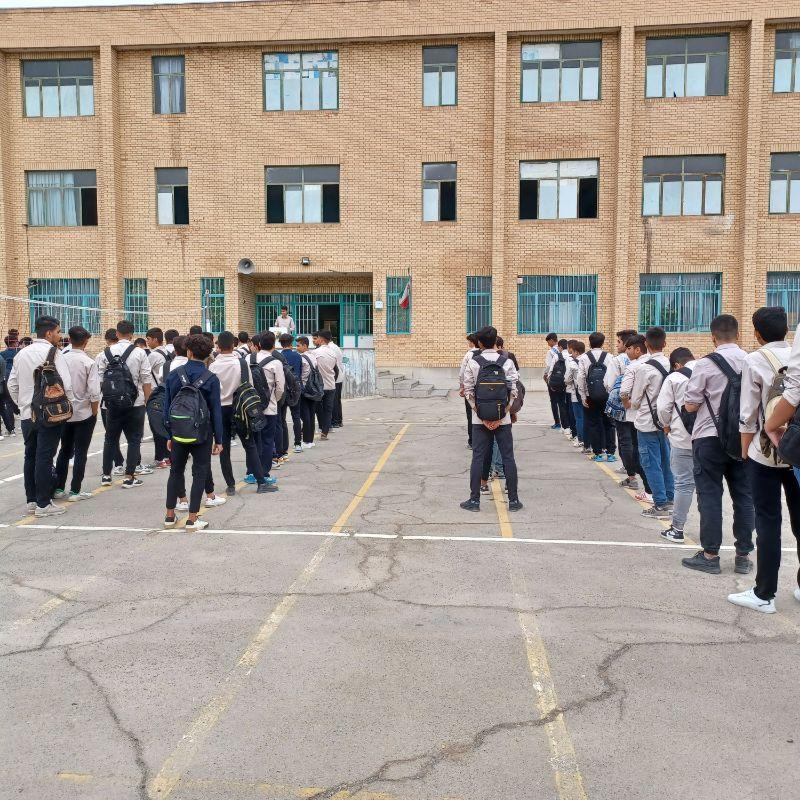 عکس دبیرستان پسرانه آیت الله طالقانی 