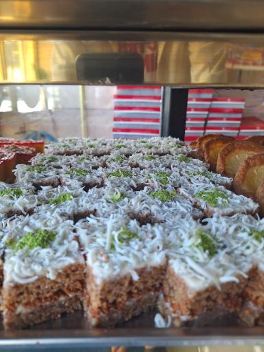 عکس شیرینی سرای لوکس کیوان