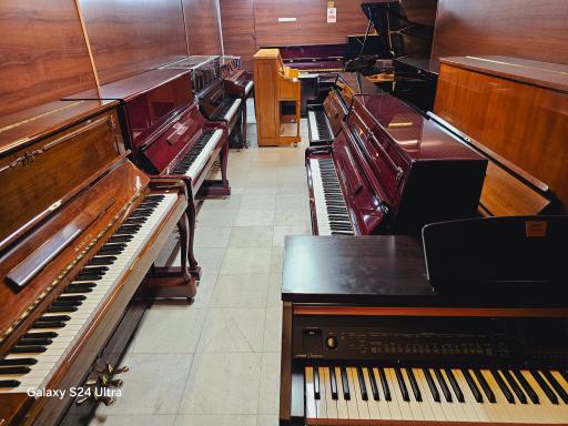 عکس پیانو مرکزی شعبه ۱