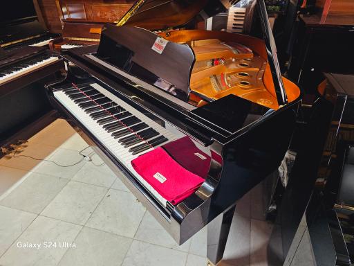 عکس پیانو مرکزی شعبه ۱