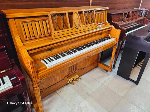 عکس پیانو مرکزی شعبه ۱