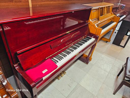 عکس پیانو مرکزی شعبه ۱