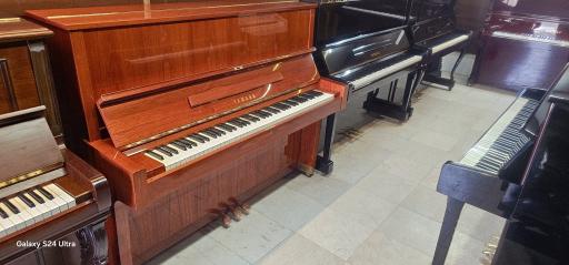 عکس پیانو مرکزی شعبه ۱