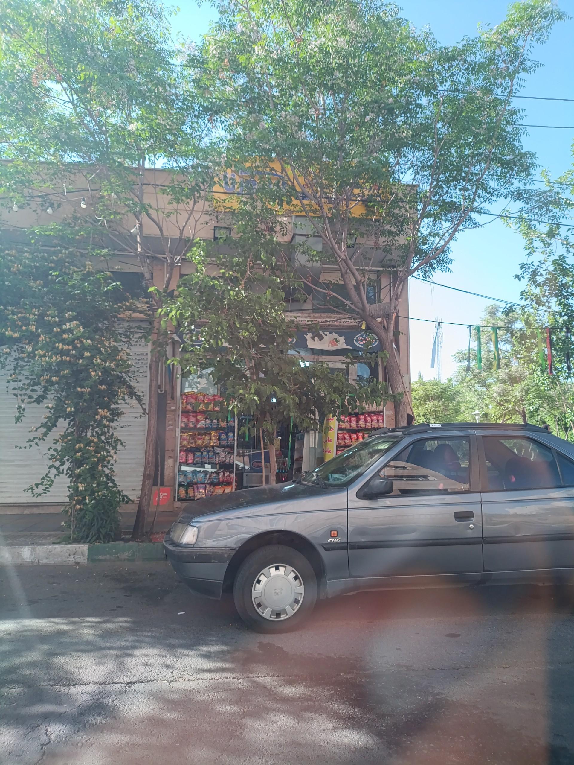 عکس سوپر مارکت دنا