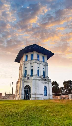 عکس برج دیده‌بانی