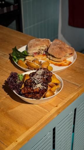 عکس کافه رستوران اهالی