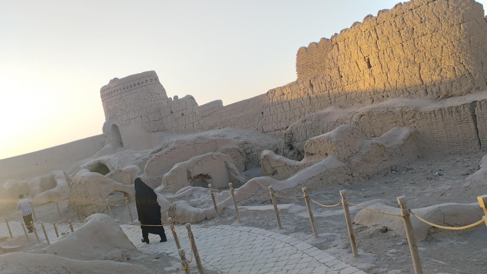 عکس نارین قلعه میبد