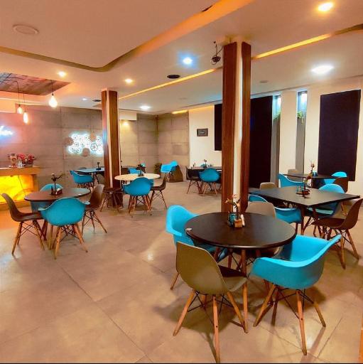 عکس کافه رستوران شب نشین