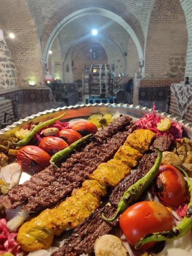 عکس رستوران سنتی صفویه