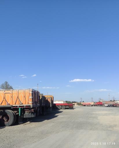 عکس پارکینگ وسایل نقلیه سنگین شهرداری