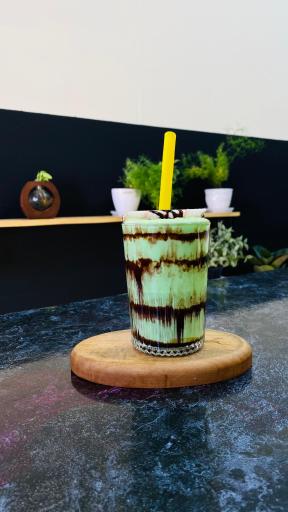 عکس کافه باریستا