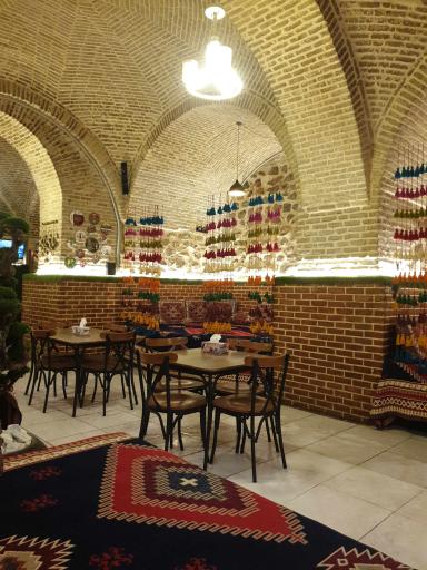 عکس رستوران سنتی صفویه