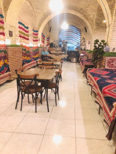 عکس رستوران سنتی صفویه
