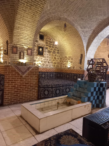 عکس رستوران سنتی صفویه