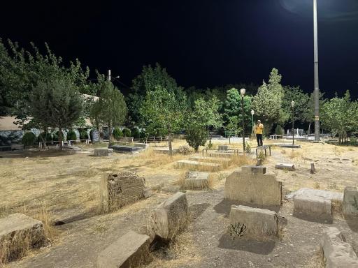 عکس گلزار شهدای روستای ارنگه