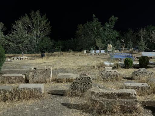 عکس گلزار شهدای روستای ارنگه