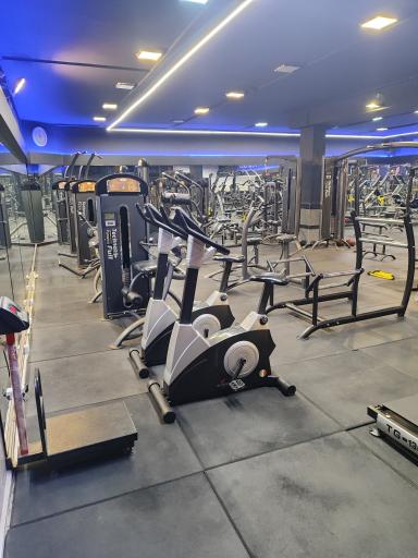 عکس باشگاه بدنسازی بعثت