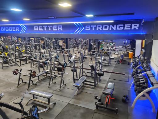 عکس باشگاه بدنسازی بعثت