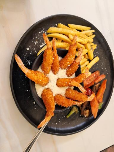 عکس باغ رستوران ریحانه