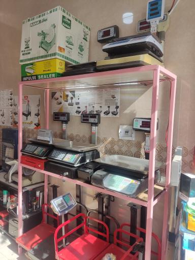 عکس ترازو و کالباس بر الیاس زاده