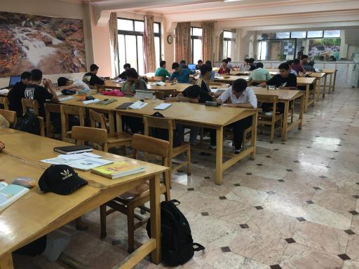 عکس کتابخانه آیت الله قزوینی