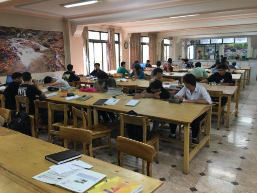 عکس کتابخانه آیت الله قزوینی