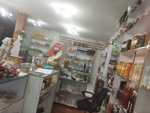 عطاری و محصولات طبیعی هشت بهشت 