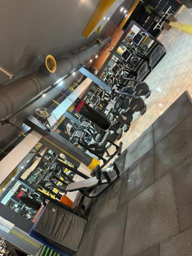 عکس باشگاه ورزشی بانوان وستا