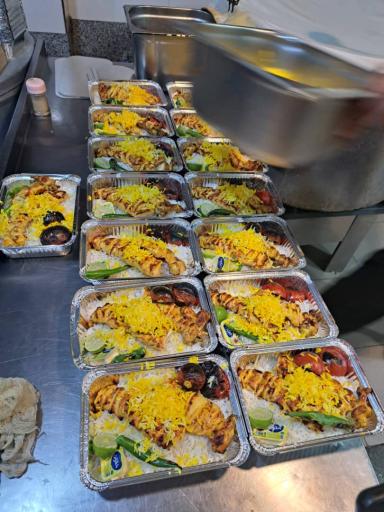 عکس تهیه غذای گلستان